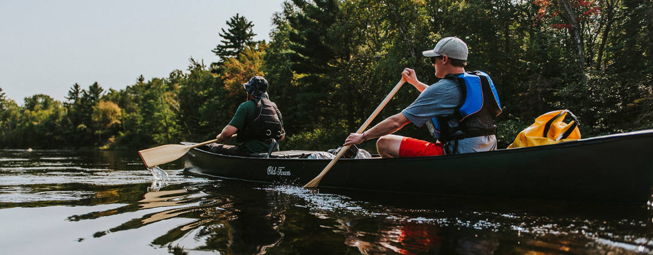 тихая река каяк. перевозчик меха на каноэ. Kayak rent. байдарка сплав пороги. сплав на байдарках по дону.